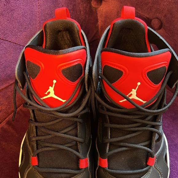 NWOT JORDAN FLIGHT CLUB 91 SIZE 11 BLACK, WHITE & UNIVERSITY RED LEATHER🏀 - Picture 4 of 11